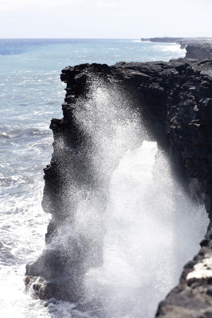 Holei Sea Arch pounded by waves from Hurricane Ignacio remnants, Hawai'i Volcanoes National Park, USA