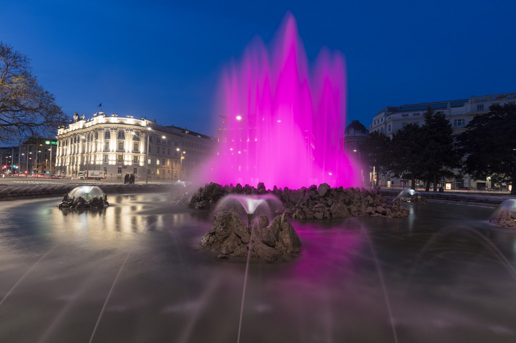 Hochstrahlbrunnen und Haus der Industrie, am Heumarkt, Wien, Österreich