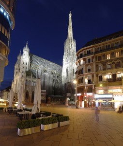 Vienna Wien Stephansdom cathedral night evening blau blaue stunde abend innenstadt austria österreich