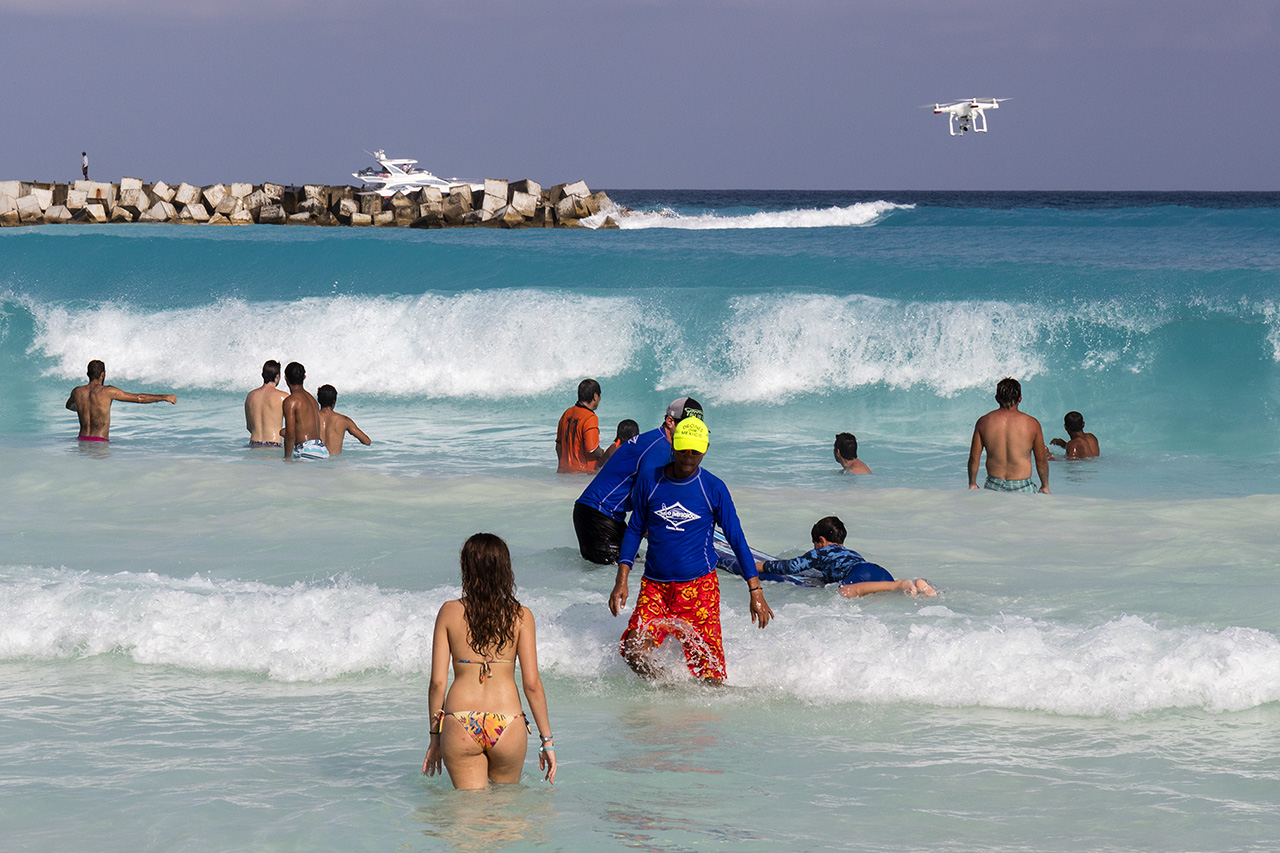 Drone in Mexican waters, Cancun