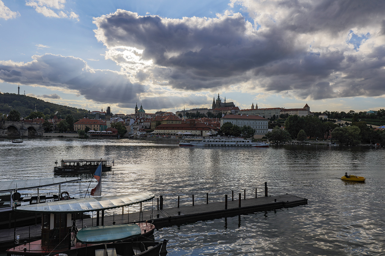 View across the Vltava to the castle, Prague, CZ