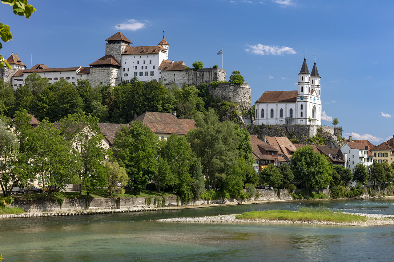 Festung Aarburg mit Fluss Aare, heute Jugendheim, Aarburg, Aargau, Schweiz