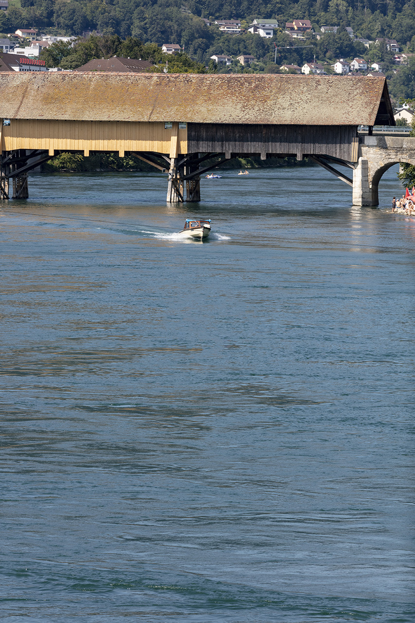 Alte Holzbrücke über den Fluss Aare, nach Brand instand gestellt, Olten, Solothurn, Schweiz