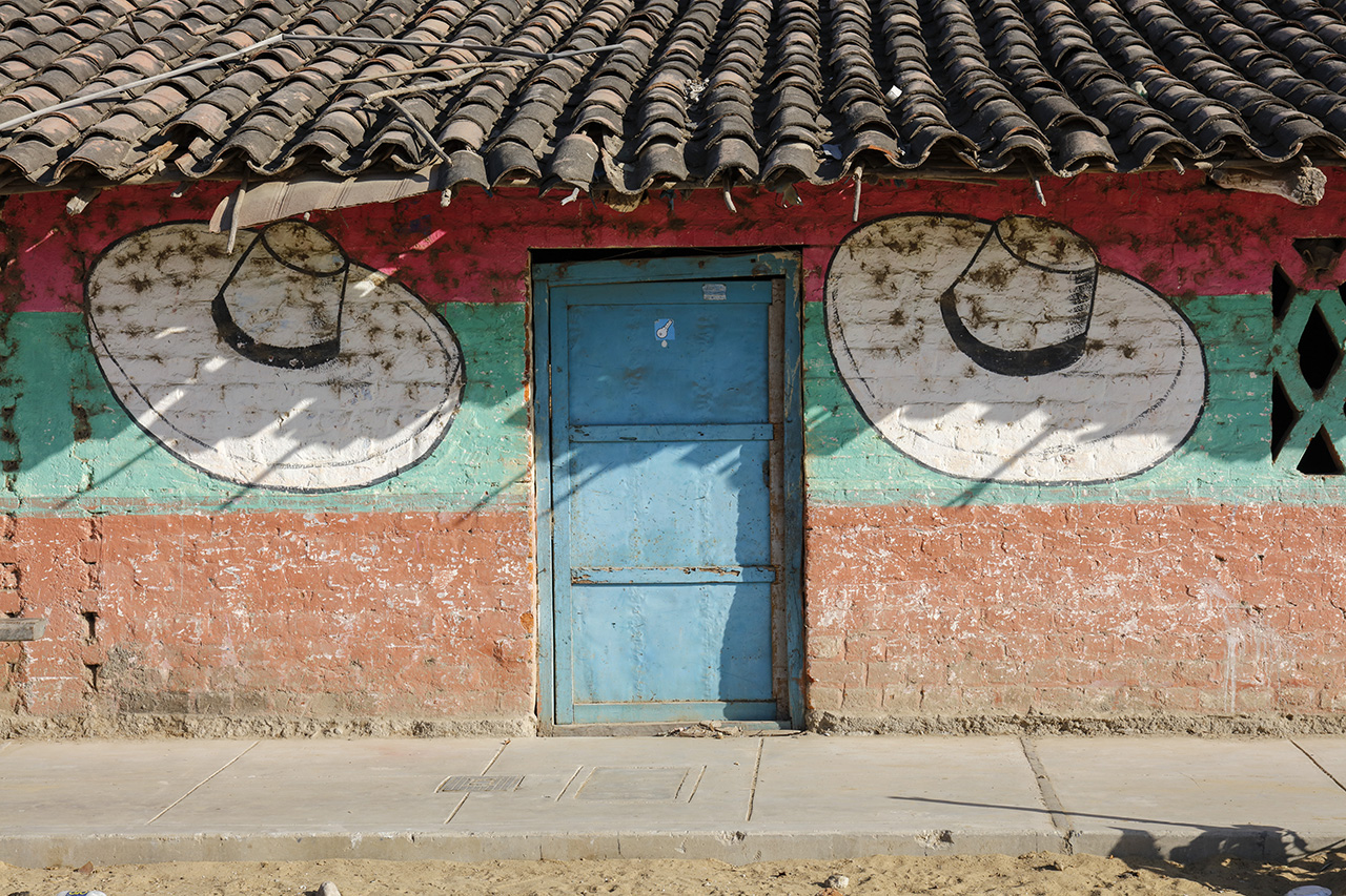 Kunstvoll bemalte Häuser, La Encantada, Piura, Peru