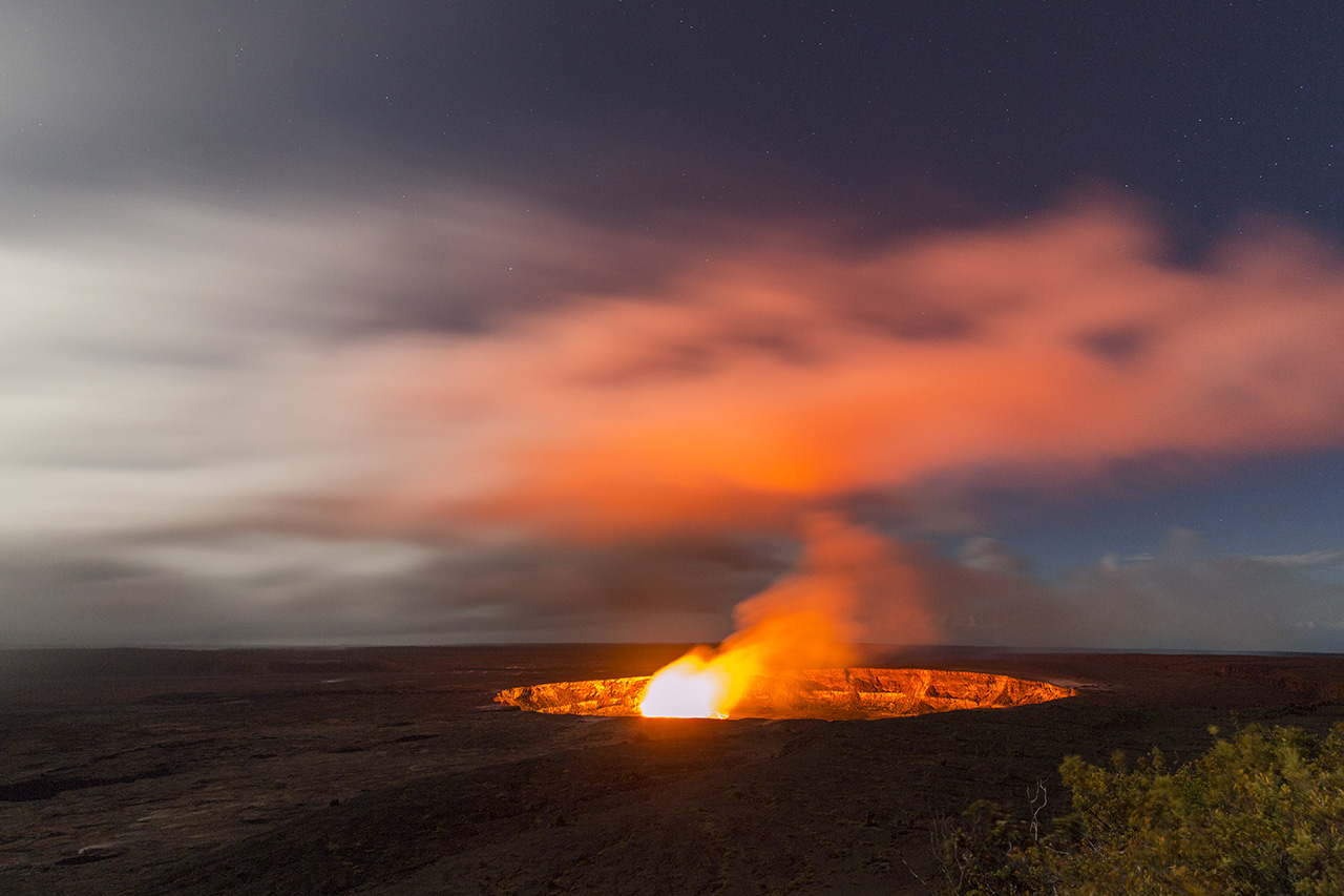 Halema'uma'u with lava lake record high, Kilauea volcano, Big Island of Hawai'i