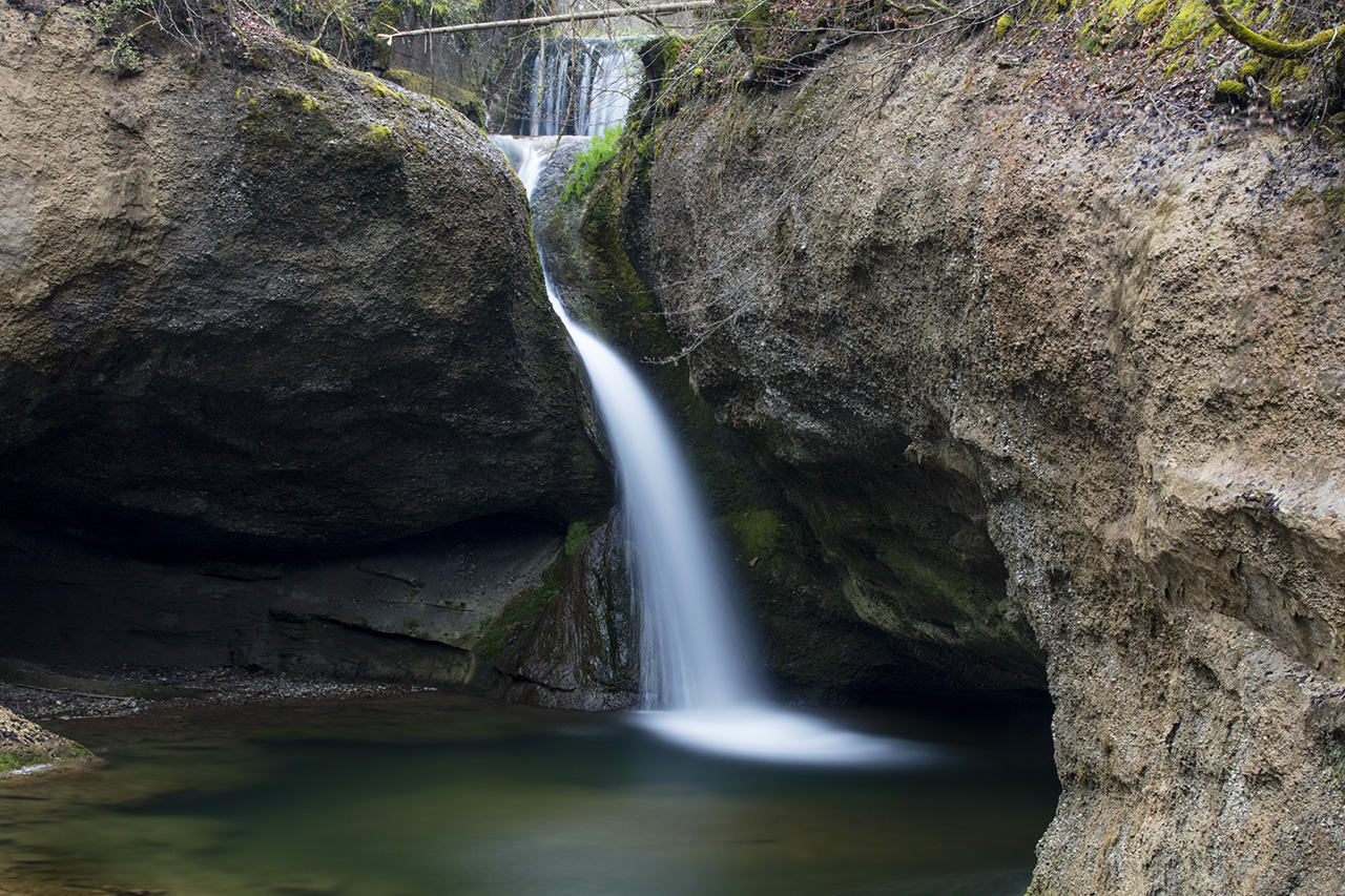 Wasserfall am Tobelbach, Russikon, Zürich, Schweiz