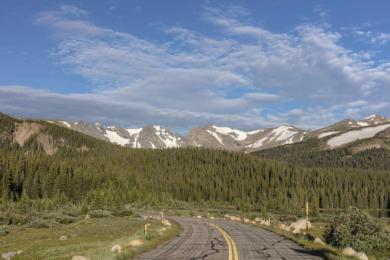 Zufahrt nach Brainard Lake, hinten Indian Peaks Bergspitzen, Rocky Mountains, Colorado, USA