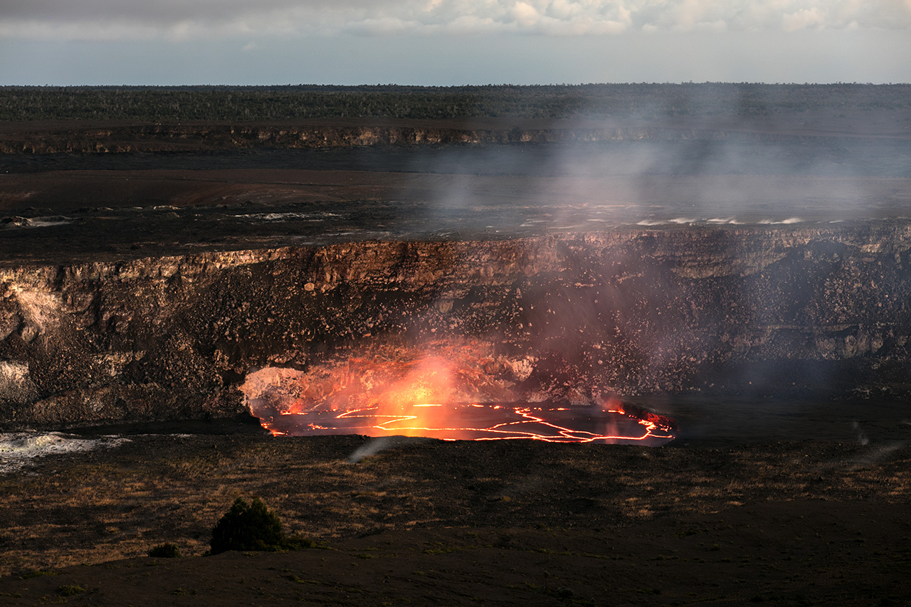 Halema'uma'u with lava lake record high, Kilauea volcano, Big Island of Hawai'i