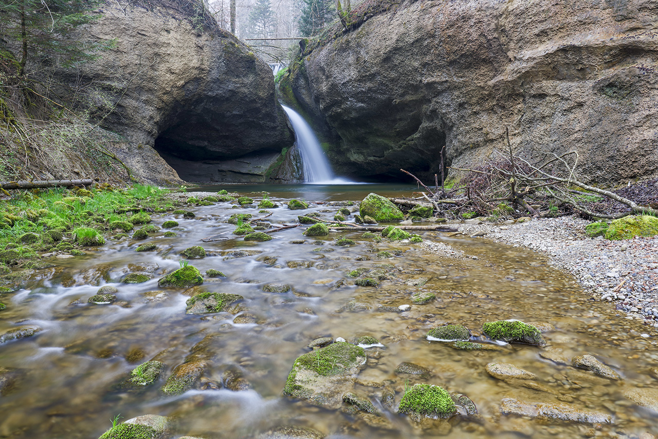 Wasserfall am Tobelbach, Russikon, Zürich, Schweiz