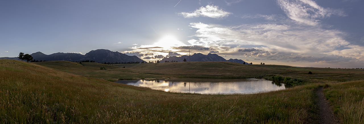 Sonnenuntergang, Flat Irons Vista Pond, Flat Iron Mountain Range, Boulder, Colorado